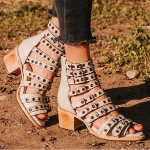 Freebird by Steven Casandra Gray Studded Multistrap Leather Sandals Size 6